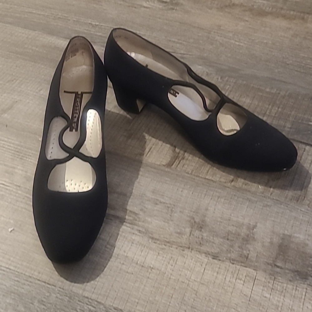 EUC Trotters Jamie Cross-Strap Pumps Ballroom Dancing Women's Sz 9M